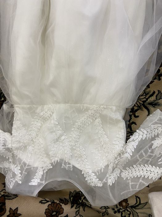 Продам белое бальное платье для девочки