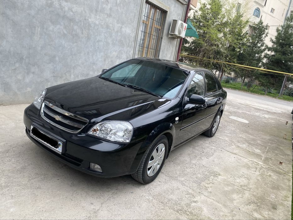 Lacetti 1.8 sotiladi