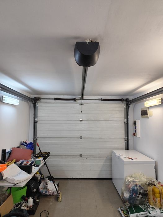 Ușa garaj automatizata