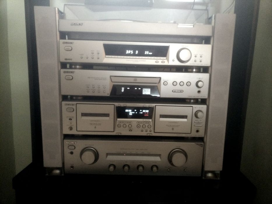 Пет-компонентна система SONY