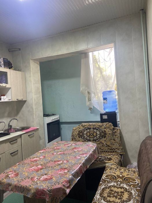 Srochna 2 xonali uy sotiladi