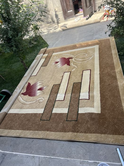 Gilam 3×4  3×7  3×5  3×2 razmerli gilam sotiladi.