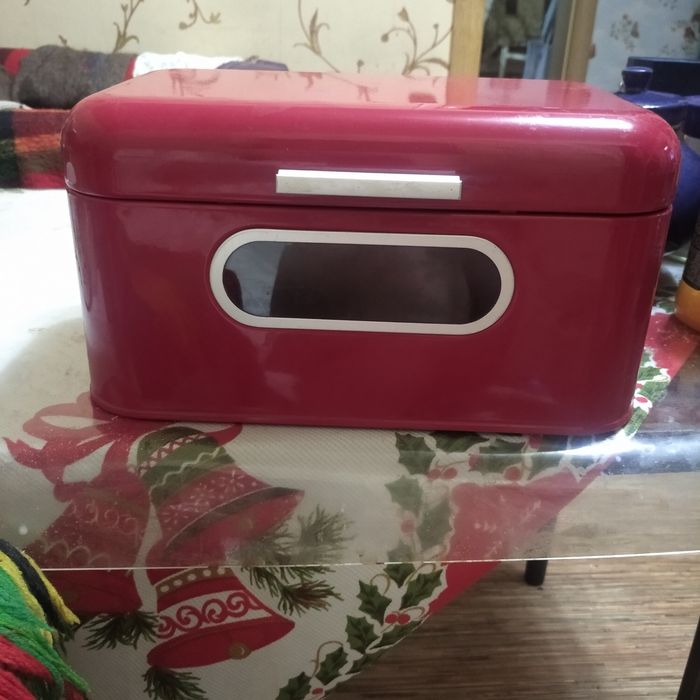 Железная хлебница