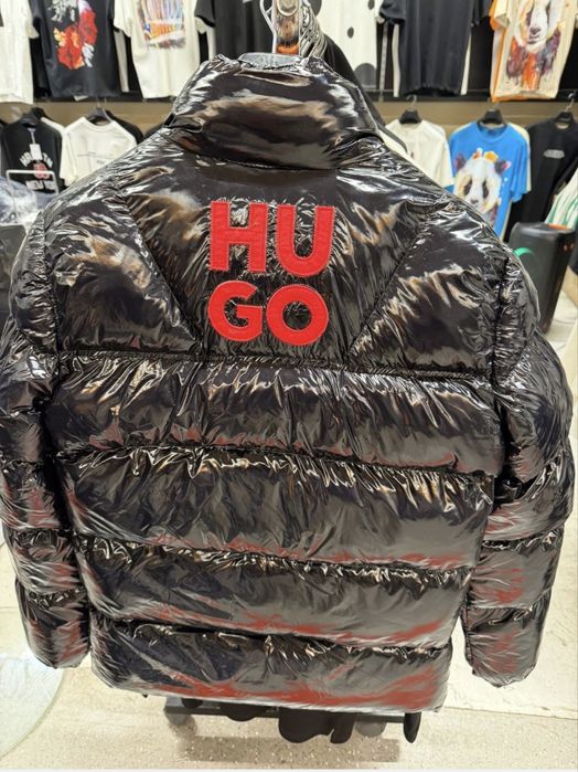 Geaca hugo boss cu eticheta