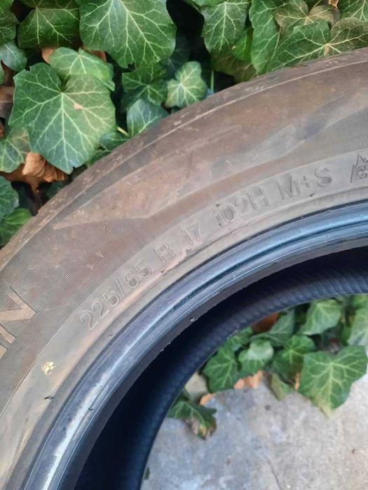 4 Броя 225/65/17 Vredestein 2бр - 6,8мм, 2бр - 5,6мм