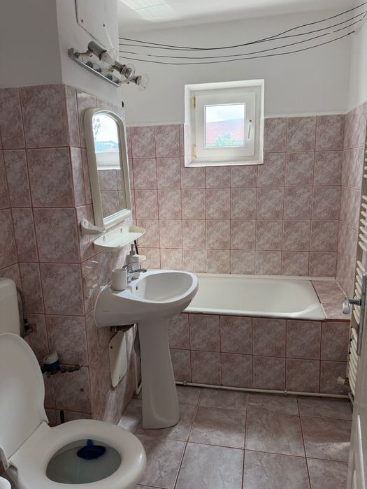 Inchiriez apartament Micalaca