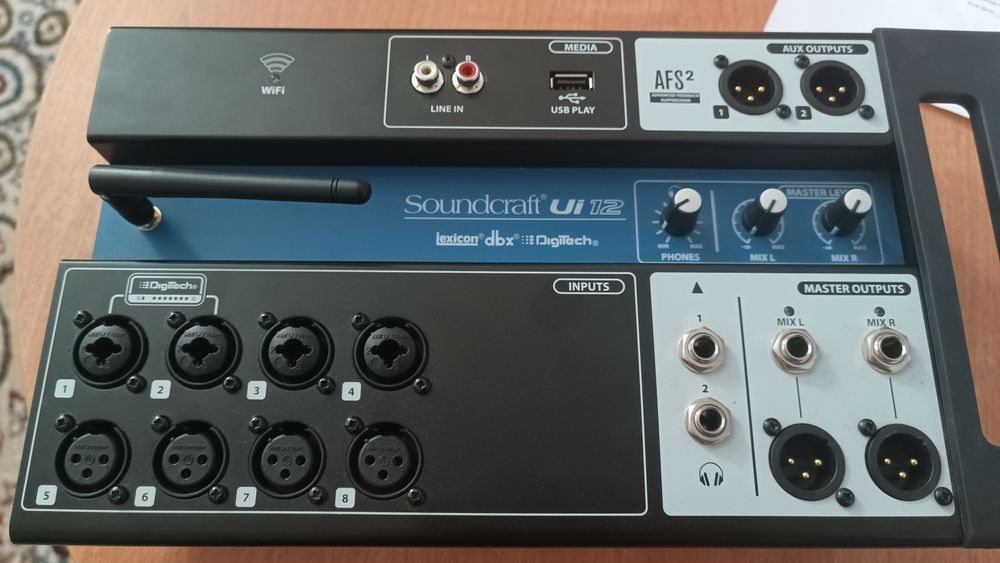 Микшерный пульт Soundcraft Ui 12