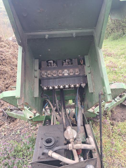 Mini  escavator .