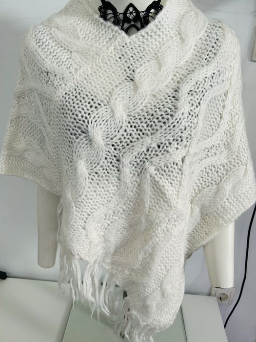 Poncho alb de dama