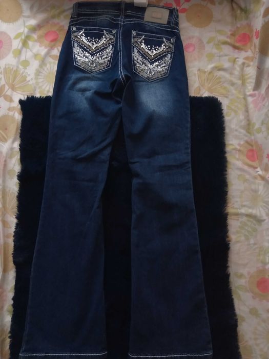 Blugi dama noi cu eticheta