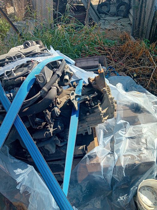 Продавам двигател от Форд мондео 2003 г комплект с скорости