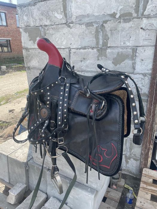 Продам седло для лошади ертоқым