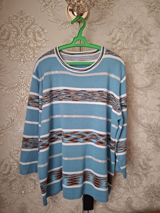 Продам 2е кофты раз.52-54