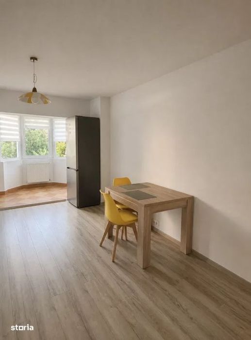 Apartament cu  2 camere, decomandat in zona Plopilor+parcare