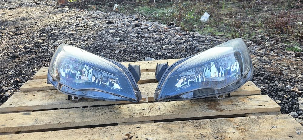 Ляв и Десен HELLA Фарове за Опел Астра джей /Opel Astra j