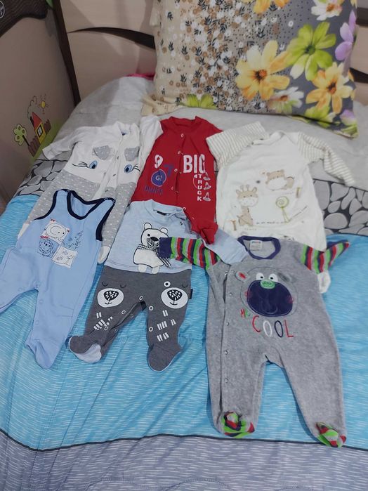 Продавам бебешки дрехи !