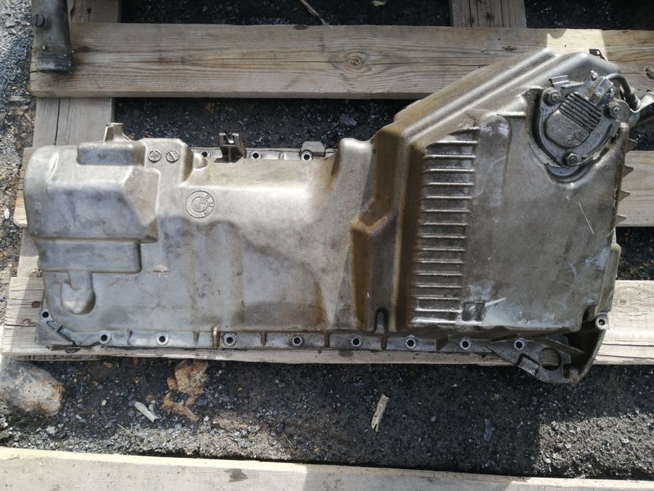 Продам запчасти на бмв 728