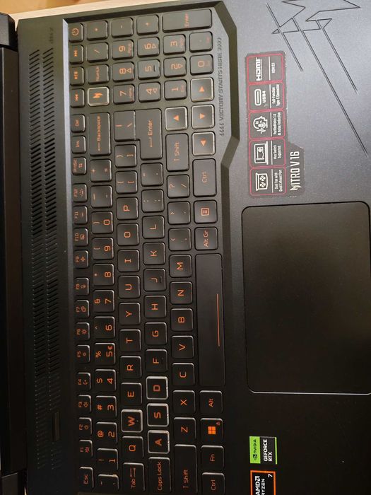 Laptop Gaming ACER Nitro V16, AMD Ryzen 7 8845HS, RTX 4060 8GB, garantie 08.2027