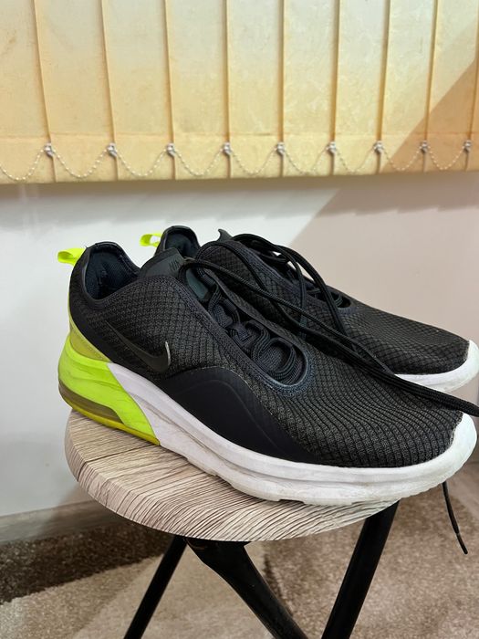 Nike Air Max Motion 2