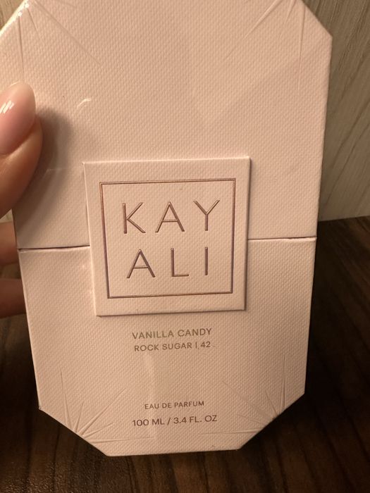 Чисто нов!! 100% Оригинален парфюм Kayali Vanilla Candy Rock Sugar 42
