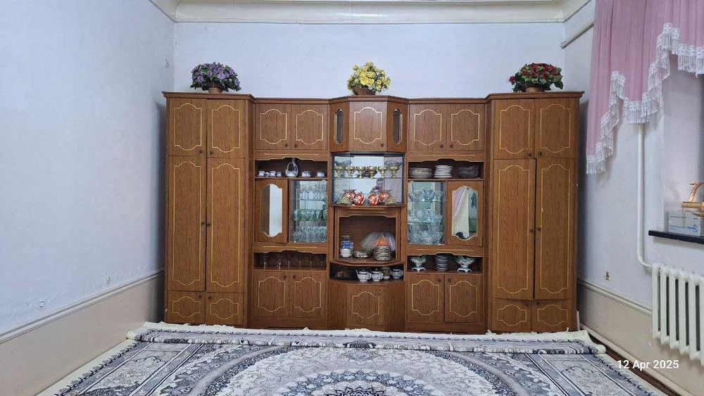 Шкаф (стенка), мебел. Идишлар ва кийим-кечаклар учун (2.5 x 4.25 m)