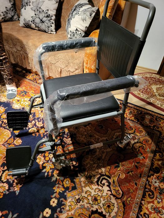 Scaun cu rotile (carucior)