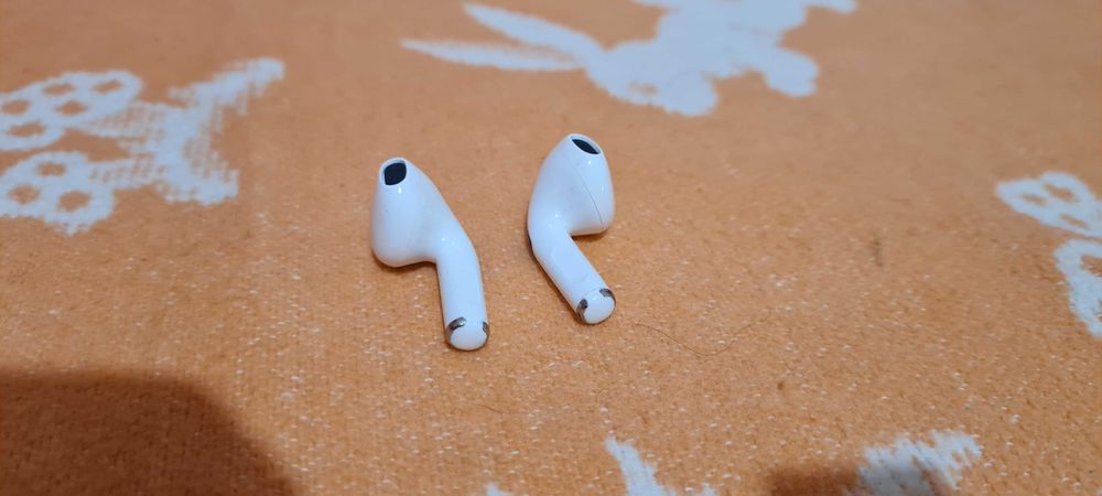 Casti super bune = 100 lei