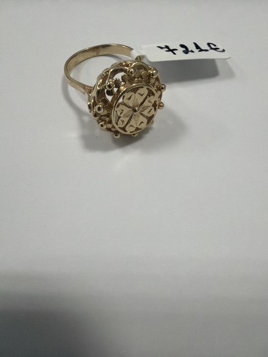 Златен дамски пръстен