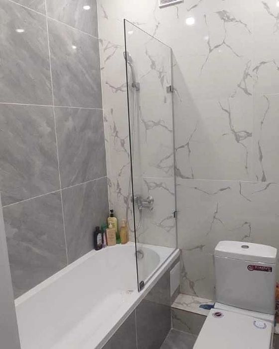 Перегородка для ванны из стекла