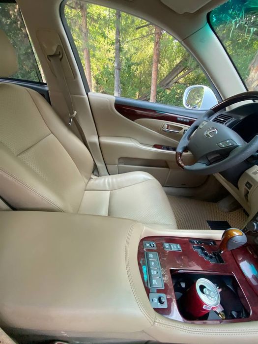 Lexus Ls 460 sotiladi xolati zor 1 qol xaydalgan