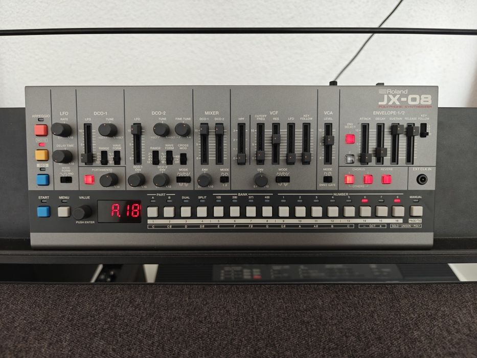 Synth Roland JX 08, stare excelentă