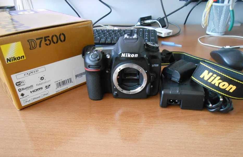 Nikon D7500 Aparat Foto DSLR Body, cu Obiectiv Nikon AF NIKKOR 28-80mm