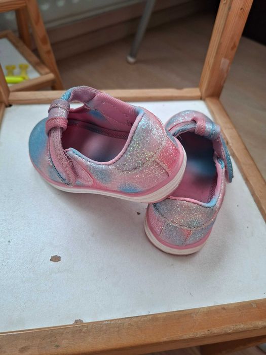 Детски обувки с блясък