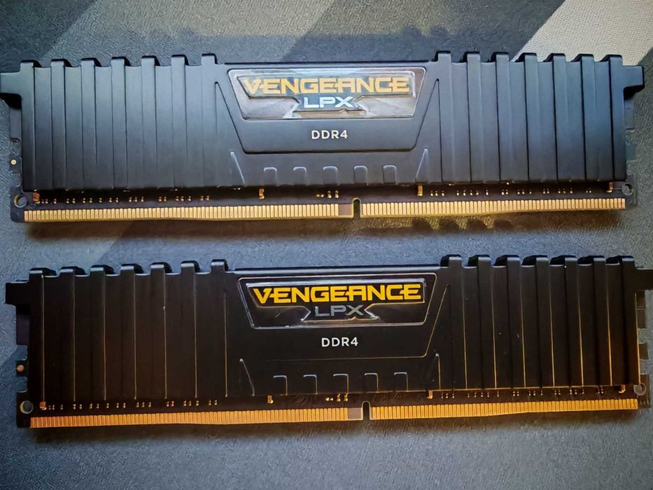 Рам памет Corsair VENGEANCE LPX 32GB (2x16GB) DDR4 2400MHz
