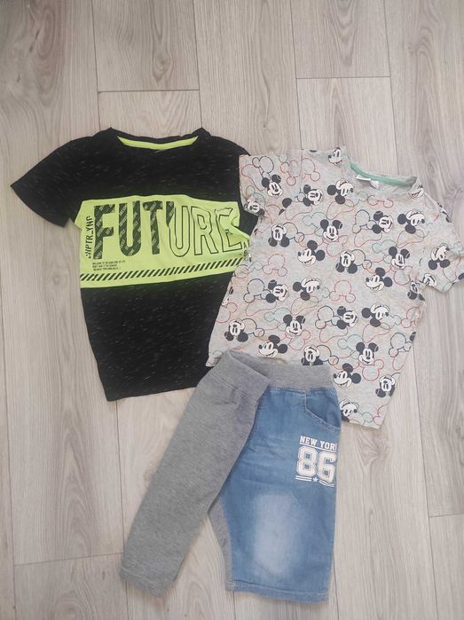 Лот от къси панталонки и две тениски