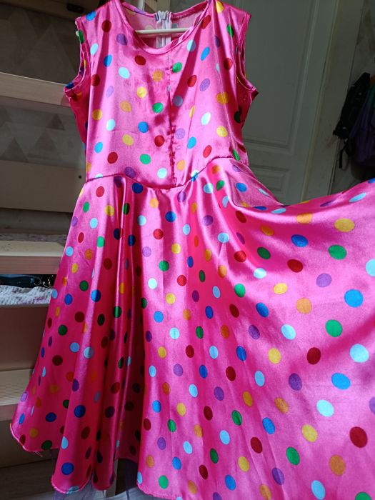 Платье нарядное на 7-9 лет