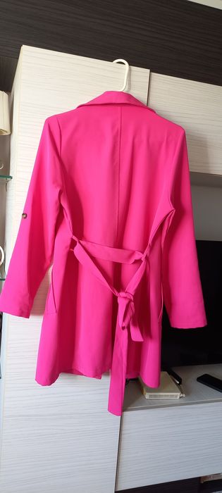 Vând  trenci mărimea M