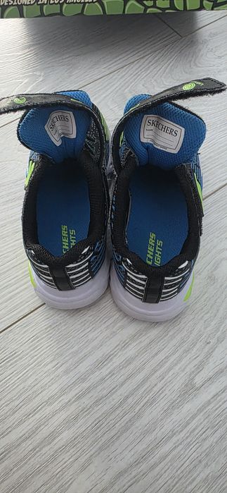 Adidasi Skechers cu luminite marimea 26 - 16 cm. Aproape NOI