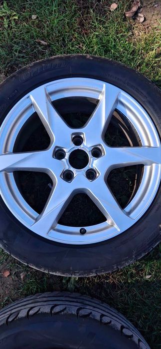 Продавам комплект алуминиеви джанти за Ауди