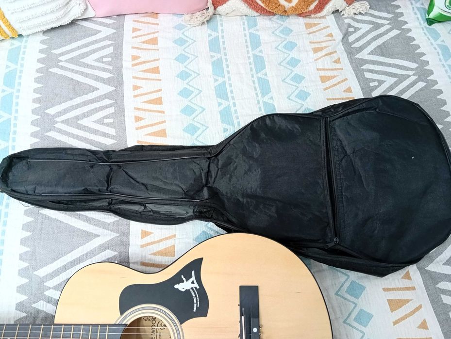 Гитара б/у в хорошем состоянии