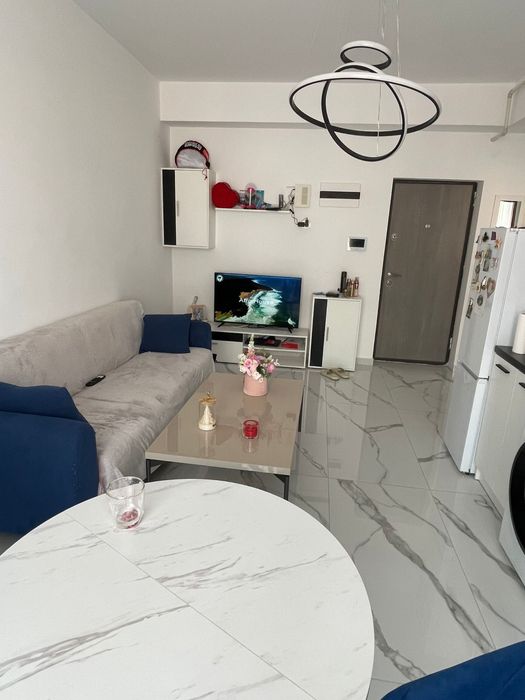De inchiriat 2 camere (studio)