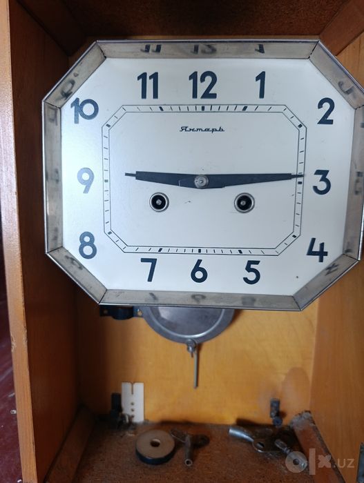 Продам часы янтарь