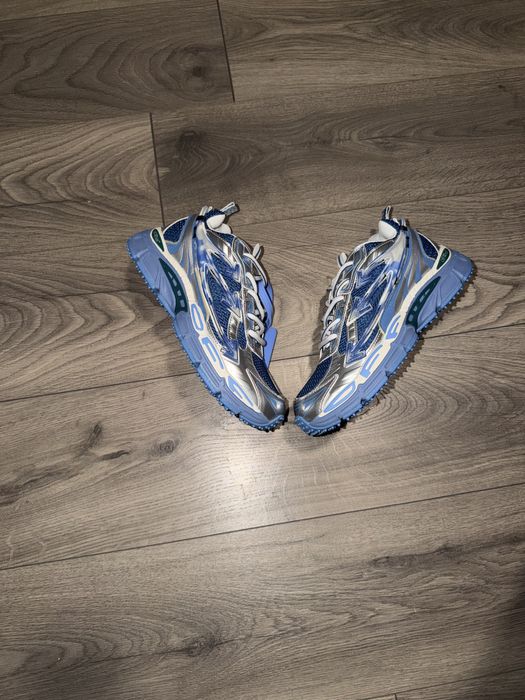 Off White Be Right Back