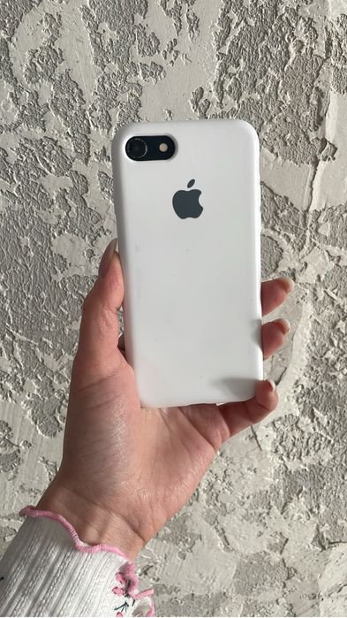 Продам apple se 2020 на 64гб