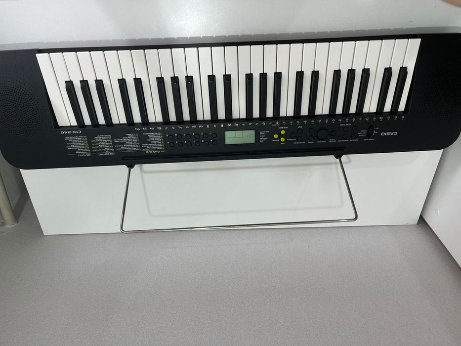 Синтезатор  в отличном состоянии продается