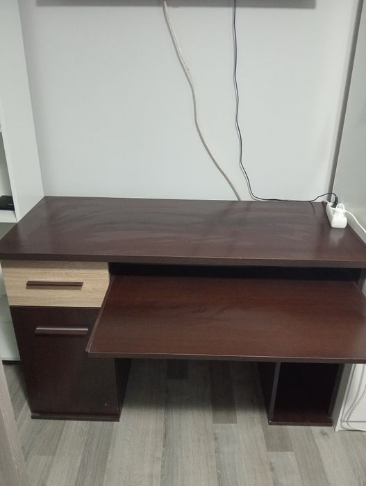 Vând masă de birou