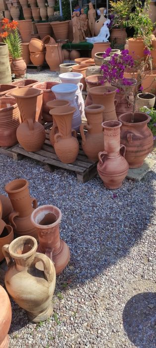 Глинени делви ,керамика,кашпи ,саксии