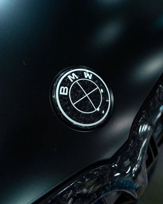 Emblema Carbon Forjat BMW F10 G30 G05 G06 F15 F16 X5 X6 F96 82mm