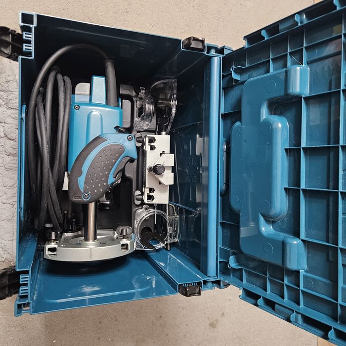 Оберфреза Makita RP1803FXJ