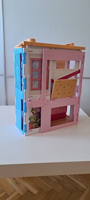 Къща на barbie, кола, джип